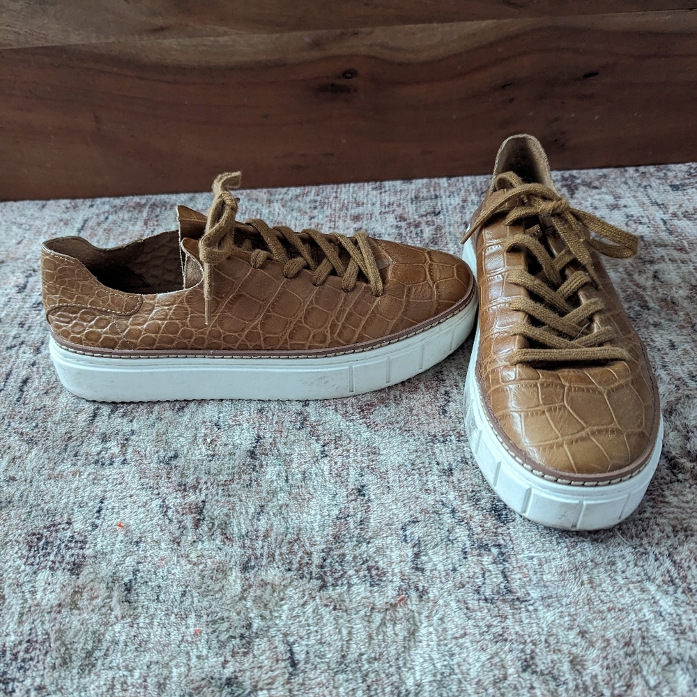 Vince Camuto Sneakers